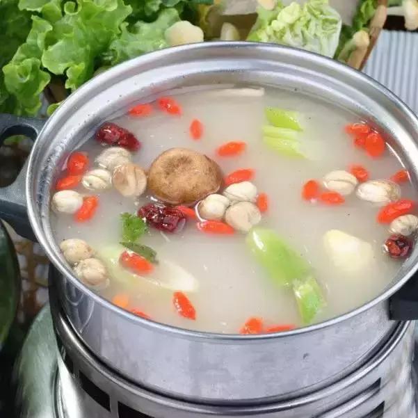 秋天到了，學(xué)學(xué)這5款火鍋湯底的做法吧！