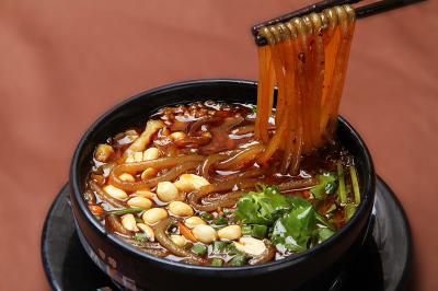 四川學習酸辣粉技能訓練班哪里好？親自動手操作執行