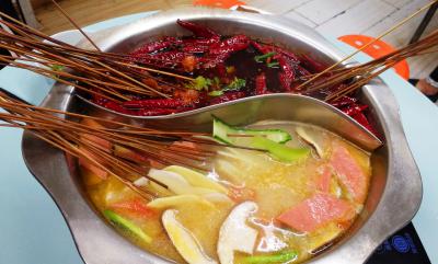 哪里可以學(xué)串串香技術(shù)培訓(xùn)？重視實踐整套操作步驟